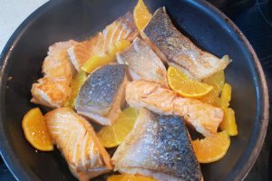 Somon cu mandarine in stil asiatic