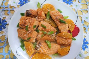 Somon cu mandarine in stil asiatic