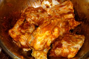 Coaste de porc in sos iute-dulceag-acrisor