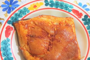 Jambon cu boia si usturoi fiert in zeama de varza acra