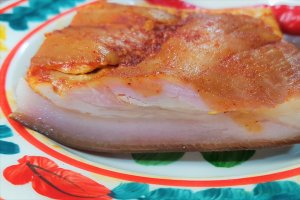 Jambon cu boia si usturoi fiert in zeama de varza acra