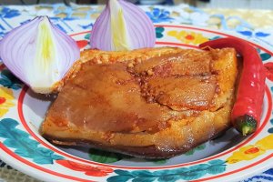Jambon cu boia si usturoi fiert in zeama de varza acra