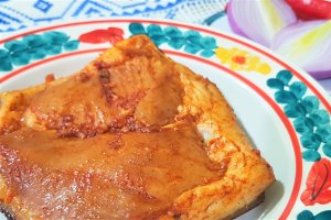 Jambon cu boia si usturoi fiert in zeama de varza acra