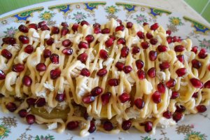 Salata de cartofi, cu piept de pui, maioneza si rodie