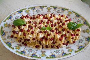 Salata de cartofi, cu piept de pui, maioneza si rodie