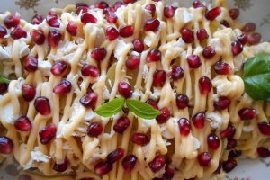 Salata de cartofi, cu piept de pui, maioneza si rodie