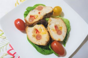Piept de pui umplut cu carnaciori, cascaval si ardei