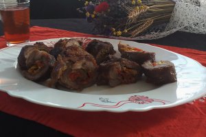 Rulada de carne de porc cu cascaval si ardei