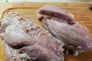 Salata calda cu fusilli, fasole verde si carnita de vitel