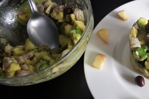 Salata de avocado, mar si hering marinat