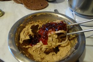 Desert tort cu crema de ciocolata si lapte condensat