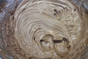 Desert tort cu zmeura, ciocolata si mascarpone