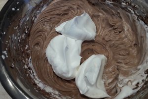 Desert tort cu zmeura, ciocolata si mascarpone