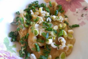 Salata fina de vinete, cu maioneza, ceapa verde si rodie