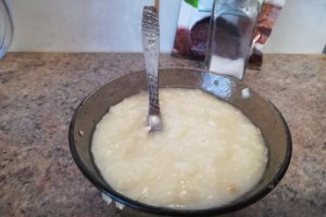 Ceafa de porc la cuptor cu sos de rosii si usturoi