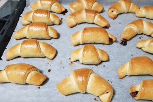 Desert cornuri cu nutella si nuci