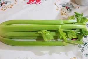 Ciorba de curcan cu mazare, galuste si smantana