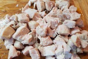 Ciorba de curcan cu mazare, galuste si smantana