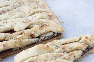 Desert placinta impletita cu Nutella