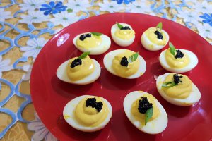 Aperitiv oua rusesti cu caviar