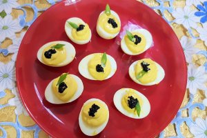Aperitiv oua rusesti cu caviar