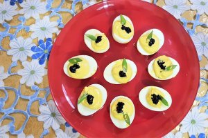 Aperitiv oua rusesti cu caviar