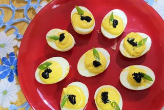 Aperitiv oua rusesti cu caviar