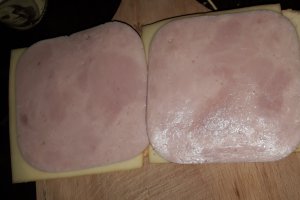 Aperitiv rulouri pt mic dejun cu sunca si cascaval