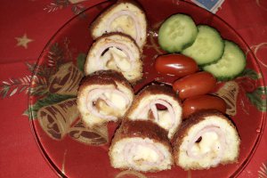 Aperitiv rulouri pt mic dejun cu sunca si cascaval