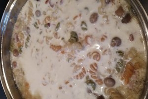 Fusilli tricolore cu ciuperci, bacon si sos de branza