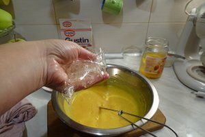 Desert tort cu mousse de piersici