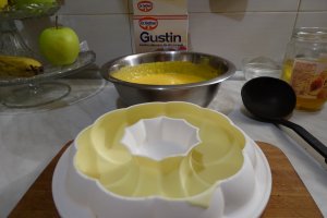 Desert tort cu mousse de piersici