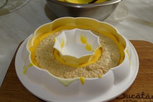 Desert tort cu mousse de piersici