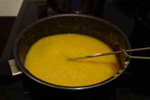 Desert tort cu mousse de piersici