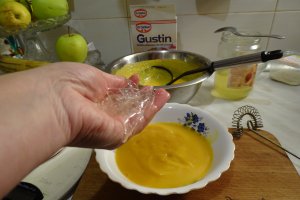 Desert tort cu mousse de piersici