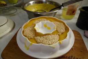 Desert tort cu mousse de piersici