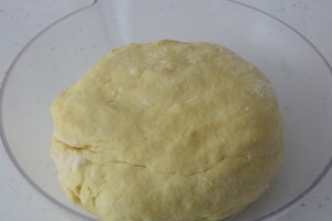 Desert cornulete cu branza, gem de portocale, nuca de cocos si merisoare