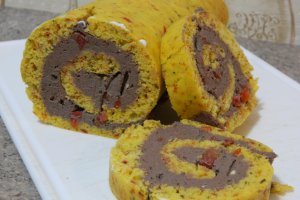 Aperitiv rulada cu pate de ficat si gogosari