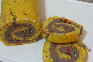 Aperitiv rulada cu pate de ficat si gogosari