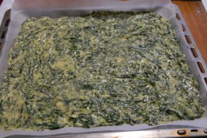 Aperitiv rulada cu spanac, crema de branza si somon afumat
