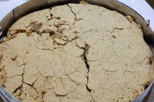 Desert tort cu cafea, nuci si ciocolata