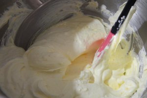 Desert tort cu nuca de cocos si crema de lamaie