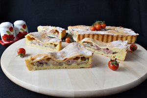 Aperitiv tarta cu cartofi in aluat, bacon si mozzarella
