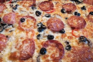 Pizza cu aluat maturat
