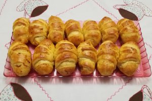 Aperitiv minicroissante cu crenvursti in foietaj