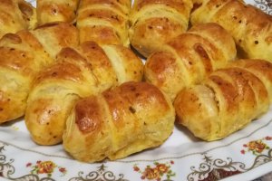 Aperitiv minicroissante cu crenvursti in foietaj