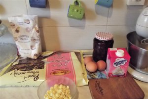 Desert prajitura cu visine si foi pandispan cu cacao