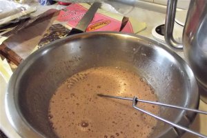 Desert prajitura cu visine si foi pandispan cu cacao