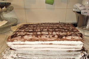 Desert prajitura cu visine si foi pandispan cu cacao
