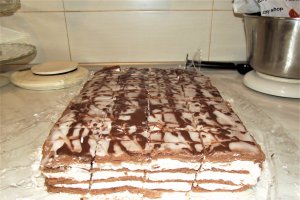 Desert prajitura cu visine si foi pandispan cu cacao